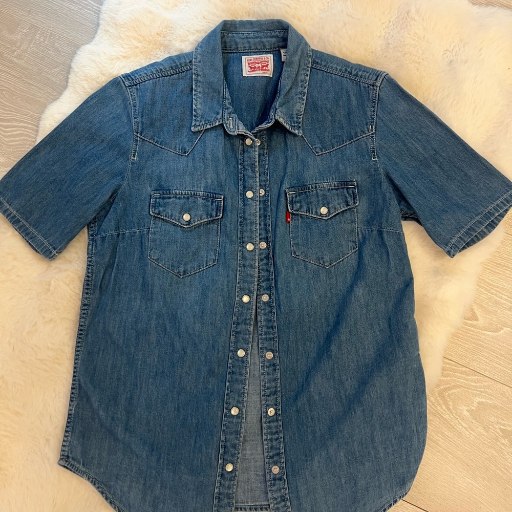Levi's Women’s Western Short Sleeve Denim Button Down Shirt